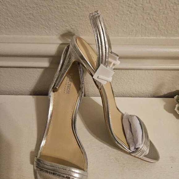 Women's Kenneth Cole Reaction Bobbi Slingback Heeled Dress Sandal Silver 10M - Picture 2 of 3